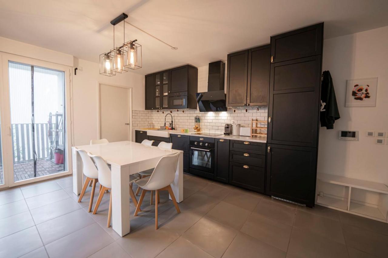 Spacious Near The * Bordéus