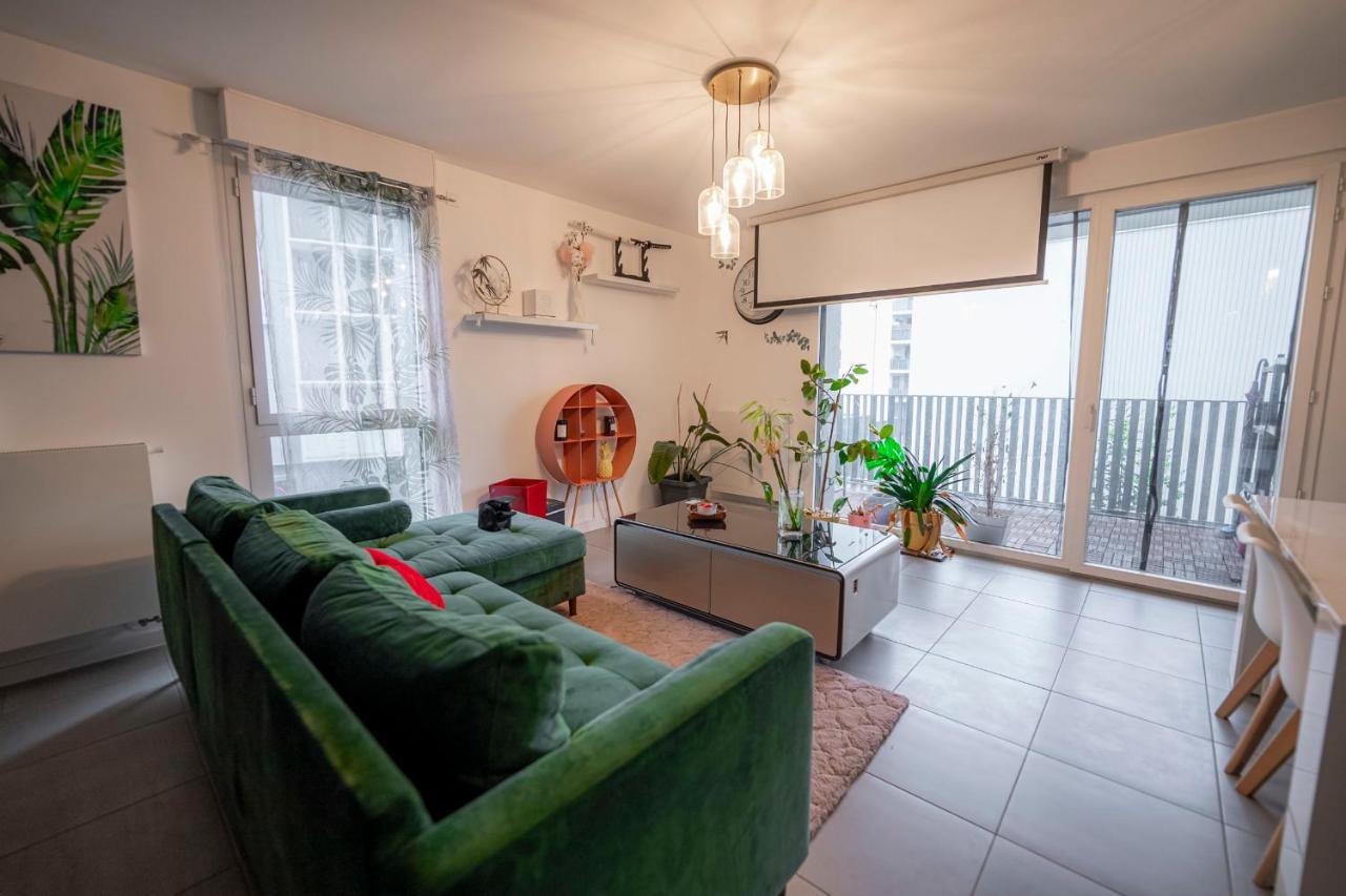 Spacious Near The Bordéus