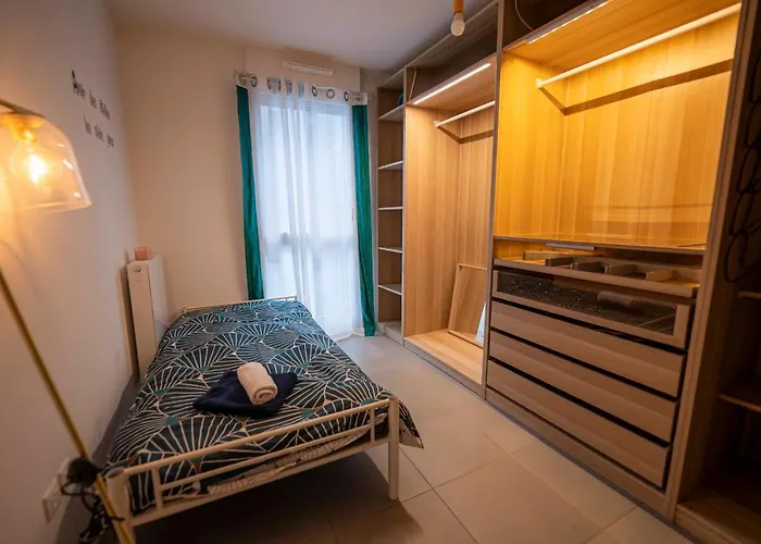Spacious Apartment Near The Beach